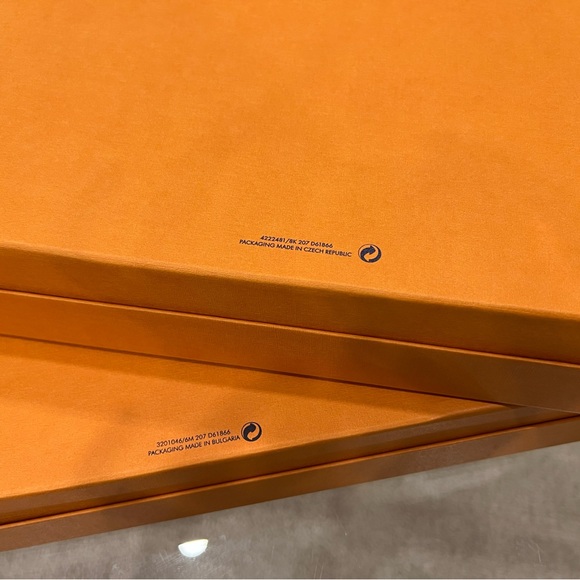 Louis Vuitton Magnetic Gift Boxes - Picture 5 of 9
